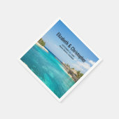 茅葺き小屋のある風光明媚な熱帯結婚ビーチ スタンダードカクテルナプキン (角)