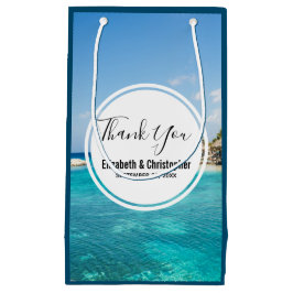 茅葺き小屋のある風光明媚な熱帯結婚ビーチ スモールペーパーバッグ