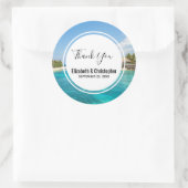 茅葺き小屋のある風光明媚な熱帯結婚ビーチ ラウンドシール (バッグ)