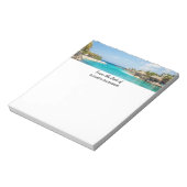 茅葺き小屋の写真と風光明媚な熱帯ビーチ ノートパッド (回転)