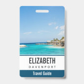 茅葺き小屋の写真と風光明媚な熱帯ビーチ バッジ (裏面)