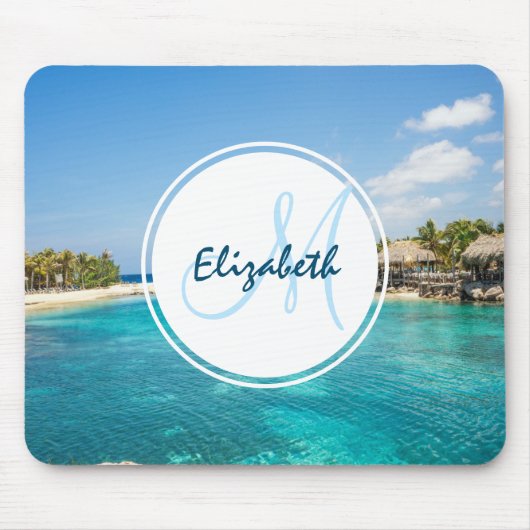 茅葺き小屋の写真と風光明媚な熱帯ビーチ マウスパッド (正面)