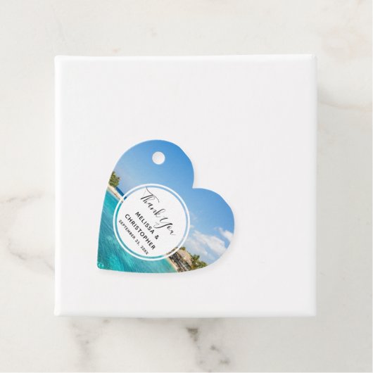 茅葺き小屋を持つ風光明媚な熱帯ビーチありがとう フェイバータグ (インサイチュ)