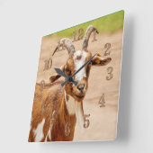 茶と白のヤギ スクエア壁時計 (傾斜)