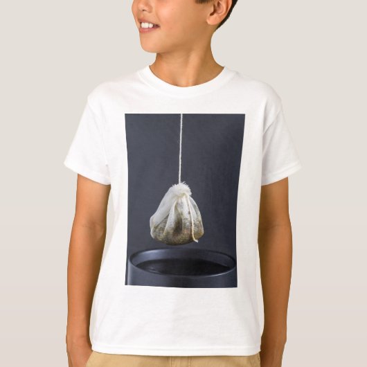 茶バッグつるは飲み物だ Tシャツ (正面)