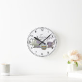 茶時間! 薄紫のティーポット、ティーカップおよびカップケーキの芸術 ラウンド壁時計 (ホーム)