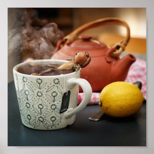 茶湯の中で休むアコーン小妖精や小人 ポスター (正面)