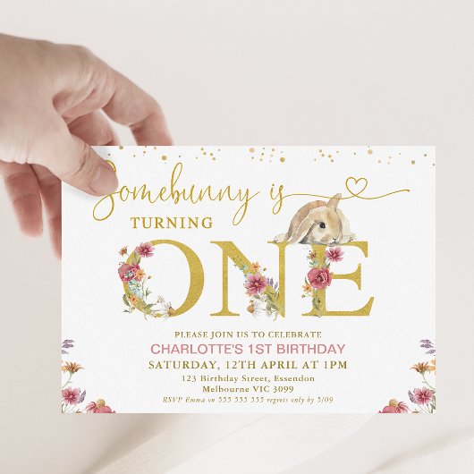 茶色いくつかのバニーワイルドフラワーズ1st誕生日 招待状