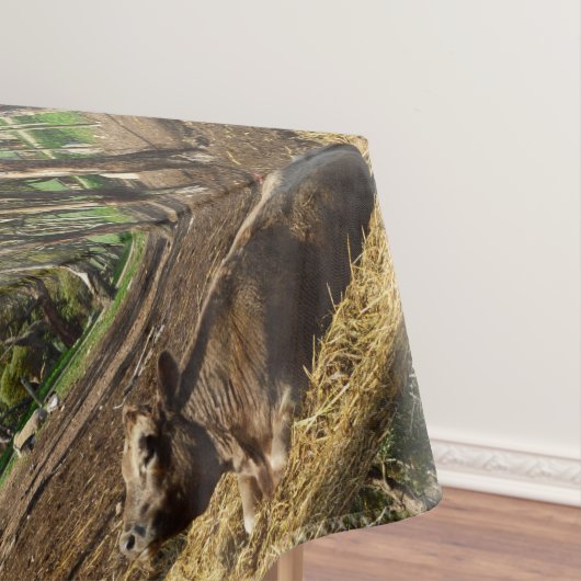 茶色い牛の怠惰なデイズ テーブルクロス (インサイチュ)