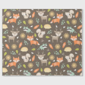 茶色い背景に小さな森林地帯の動物 ラッピングペーパー (フラット)