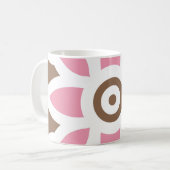 茶色い背景のピンク色の花 コーヒーマグカップ (正面左)