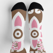 茶色い背景のピンク色の花 ソックス (上部)