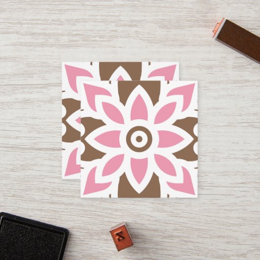 茶色い背景のピンク色の花 ロイヤリティカード (正面/裏面インサイチュ)