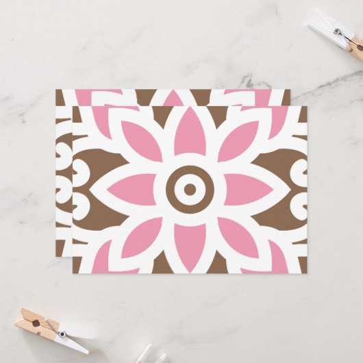 茶色い背景のピンク色の花 招待状 (正面/裏面インサイチュ)