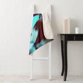 茶色からシアンのグラデーションで彫られた化石または金属 シェルパブランケット (インサイチュ)