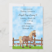 茶色かわいらしの馬、フェンスと花の誕生日 招待状 (正面)