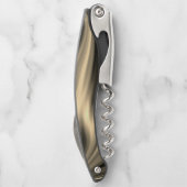 茶色がかったベージュの背景のブロンズの起伏 ソムリエナイフ (裏面)