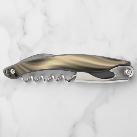 茶色がかったベージュの背景のブロンズの起伏 ソムリエナイフ (裏面)