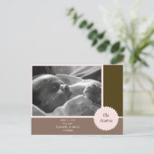 茶色とピンクの写真のお知らせ（カスタマイズ可能） 案内ポストカード (スタンド正面)