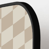 茶色とベージュのチェッカーボード ピックルボールラケット (左詳細)