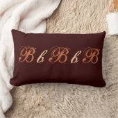 茶色とベージュの複数のBモノグラム ランバークッション (ブランケット)