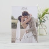 茶色と白のミニマル紙テクスチャ招待状 招待状 (スタンド正面)