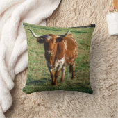 茶色と白のロングホーン牛 クッション (ブランケット)
