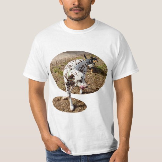 茶色と白の斑点のあるダルマチア語 Tシャツ (正面)