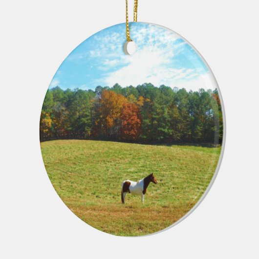 茶色と白の馬、秋の木、青空 セラミックオーナメント (左)