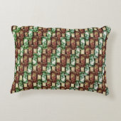 茶色と緑の斑点、彫られた長方形の部分 アクセントクッション (裏面)