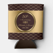 茶色と金ゴールドの幾何学模様 – 50周年記念 缶クーラー (正面)