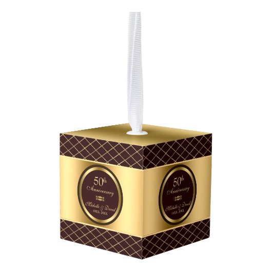 茶色と金ゴールド幾何学模様 – 50周年記念 キューブオーナメント (裏面アングル)