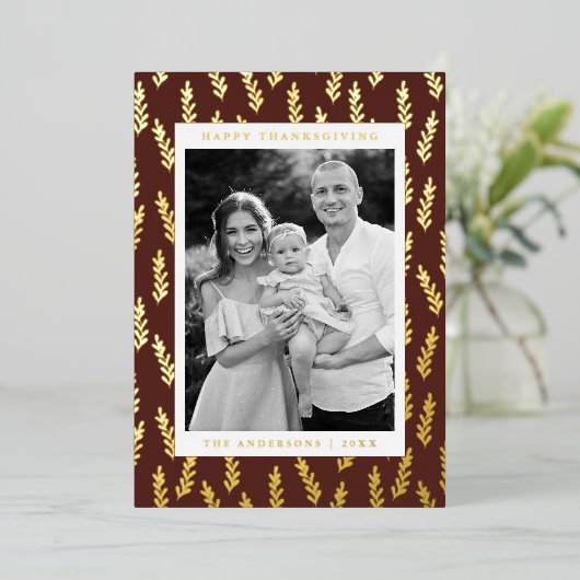 茶色と黄金色の葉の写真感謝祭 箔シーズンカード (立ち正面)