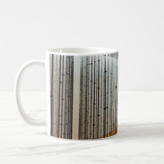 茶色と黒のイラストレーション コーヒーマグカップ (左)
