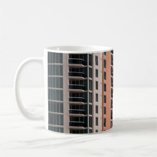 茶色と黒の高層建物 コーヒーマグカップ