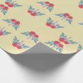 茶色には赤い花葉と緑の花 ラッピングペーパー (角)