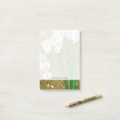 茶色に白い花と緑の縁ど茎 ポストイット (デスク上)