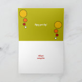 茶色のぶち猫は眠った写真の赤い緑をカールしました カード (内部)