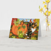 茶色のぶち猫妖精猫の葉の秋の秋の芸術カード カード (黄色い花)