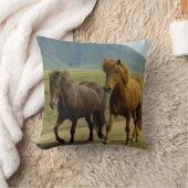 茶色のアイスランドのポニー クッション (ブランケット)