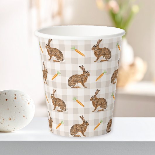 茶色のウサギとうさぎの牧場パターン 紙コップ
