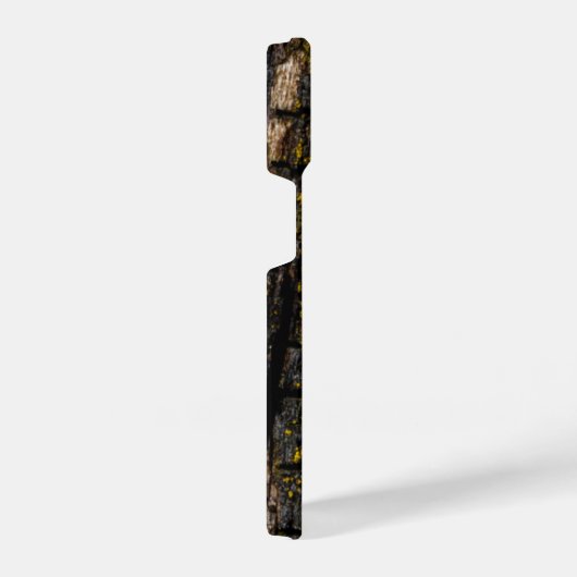 茶色のカッコいい苔むした木の樹皮の黄色の地衣類モノグラム iPhoneケース (右側面)