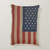 茶色のキャンバスの米国の旗が付いている枕 アクセントクッション (裏面(縦))