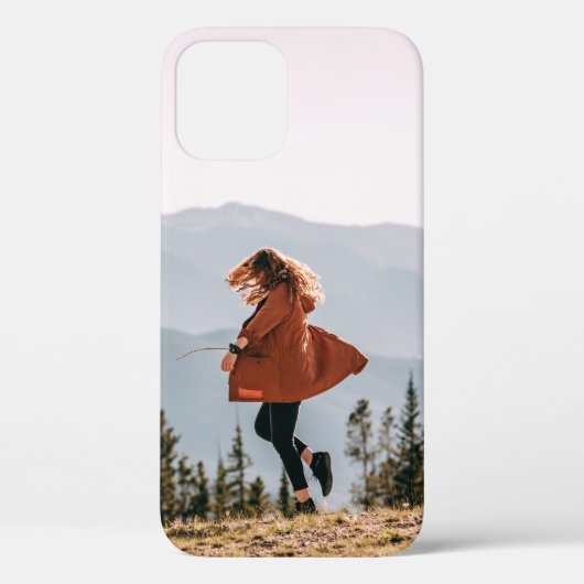 茶色のコートを着た女性 Case-Mate iPhoneケース (裏面)