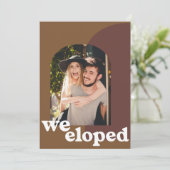 茶色のシンプル幾何学的な形状の写真をエロップ 案内状 (スタンド正面)