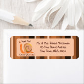 茶色のストライプカタツムリ差出人住所ラベル ラベル (インサイチュ)