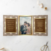 茶色のタイルのパターフェイクン金箔フォト結婚ズ 三つ折り招待状 (内部)