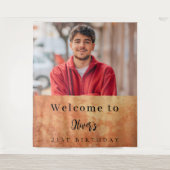 茶色のテラコッタの壁の写真の誕生日へようこそ タペストリー (正面)