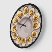 茶色のデビルエッグヴィンテージディッシュキッチンデコール ラージ壁時計 (傾斜)