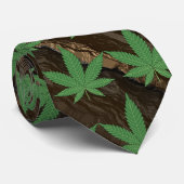 茶色のパーソナライズされた木の背景に緑の雑草 ネクタイ (ロール)